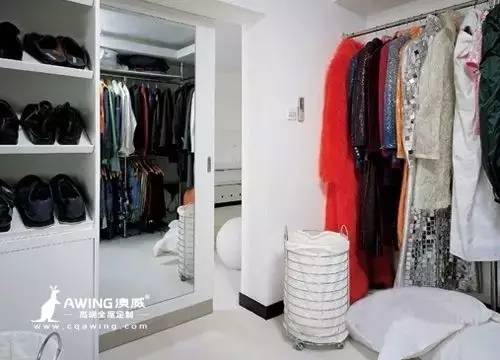 重庆澳威全屋定制：胡兵的衣帽间一角